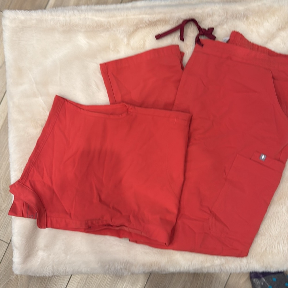 Figs Uniform! Medium Tops and XL Bottoms - Picture 3 of 3